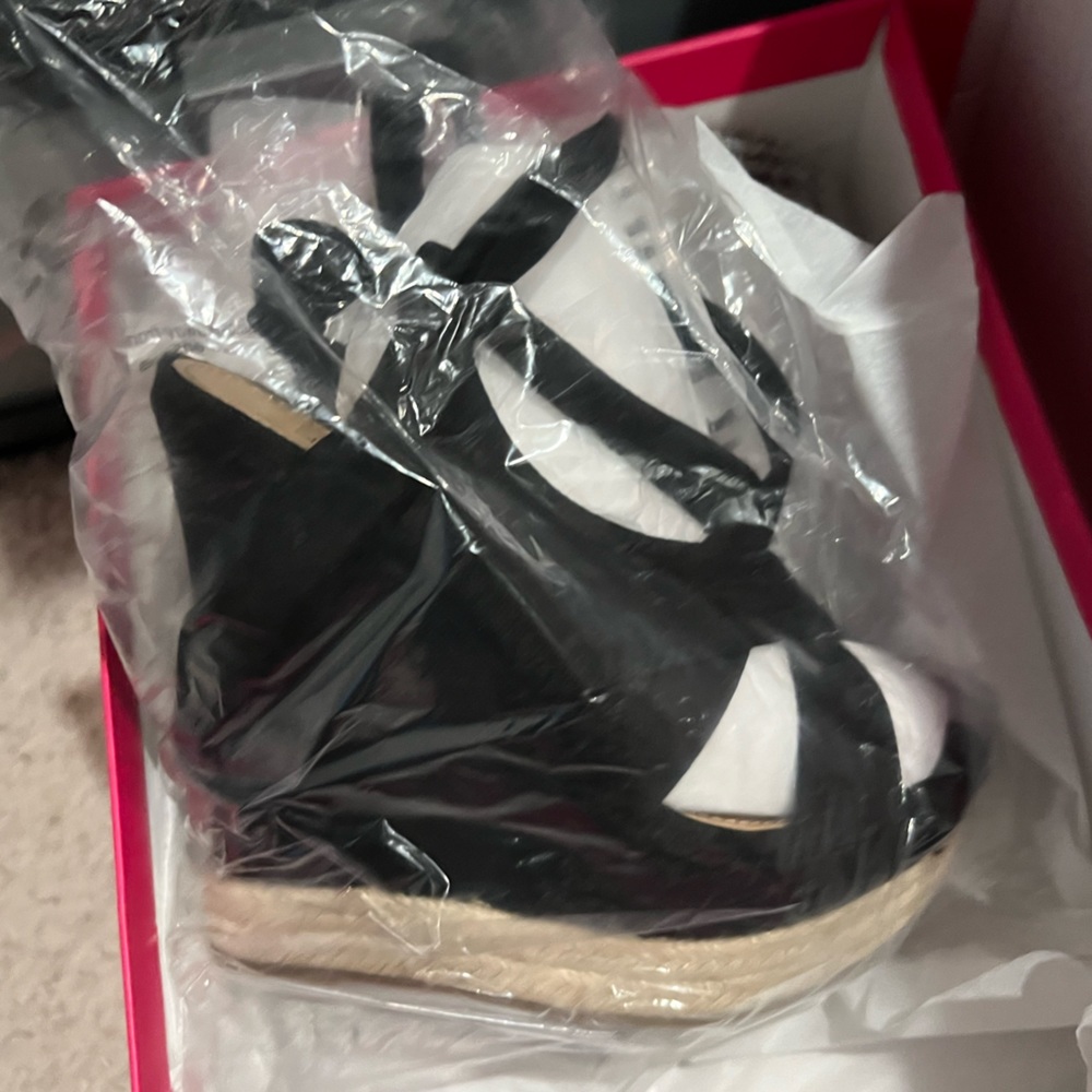Shoedazzle Wedge W/ ankle tie. Size 6.5